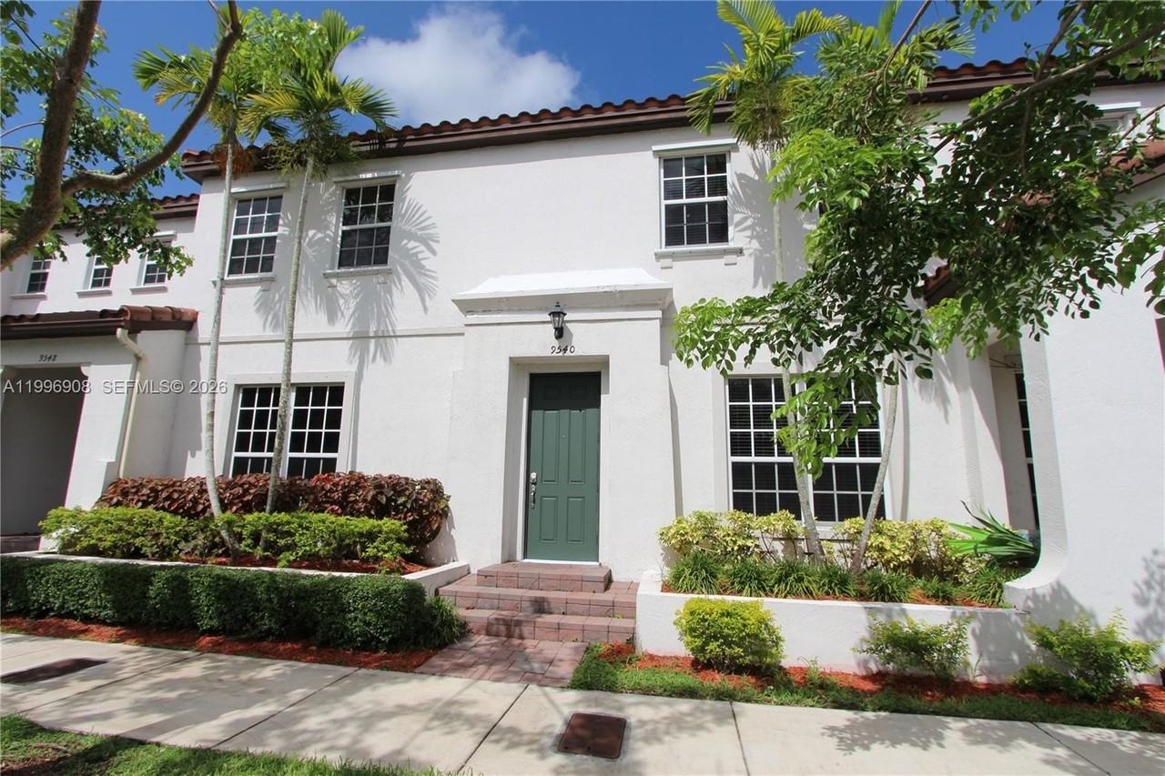 9540 Sw 169th Pl #9540 - Photo 2 of 28