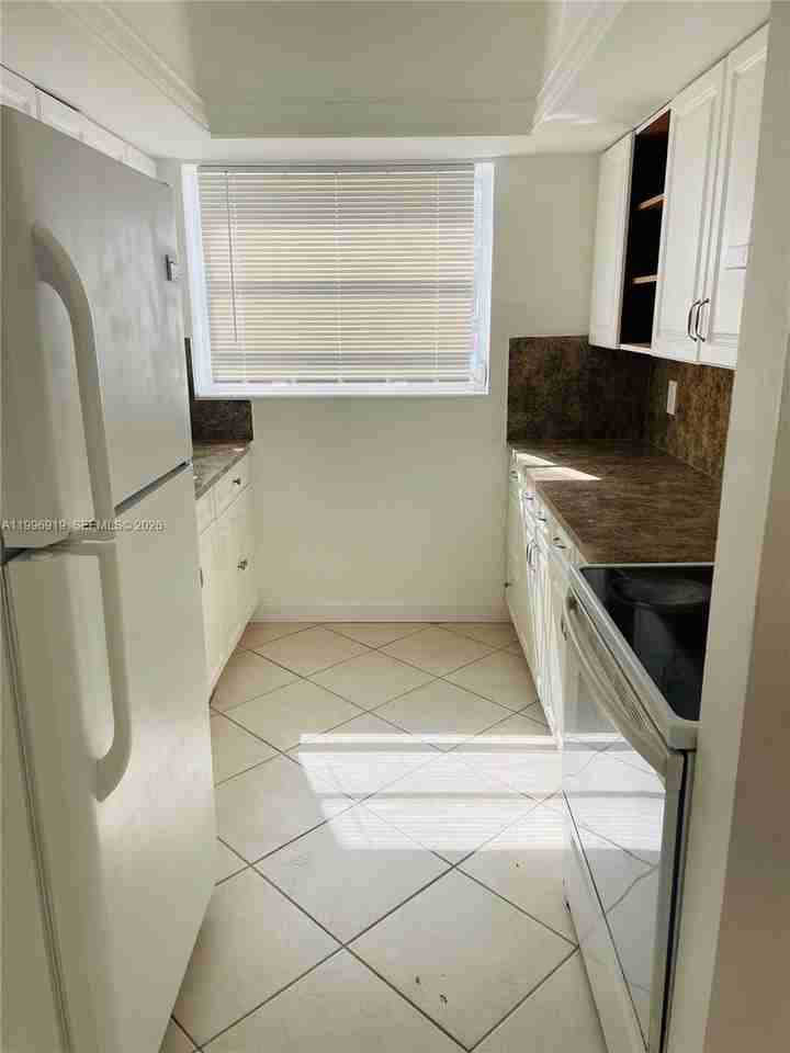 11945 Ne 19th Dr #1 - Photo 5 of 10