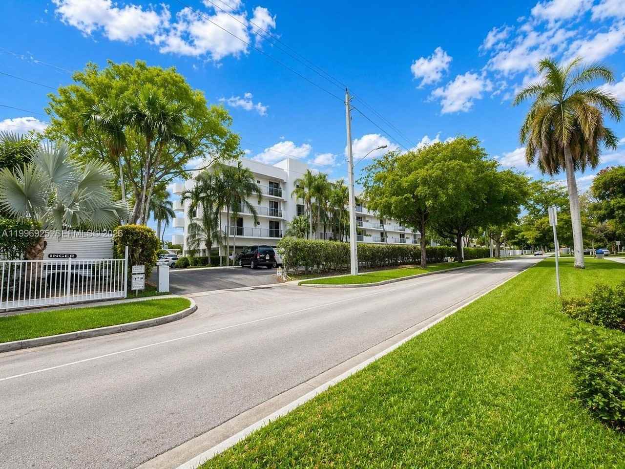 2370 Ne 135th St #405 - Photo 2 of 50