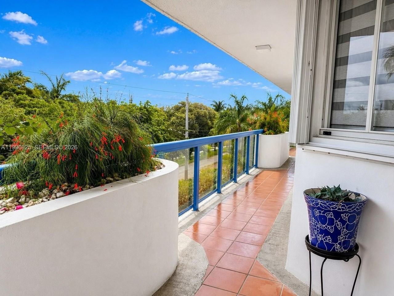 2370 Ne 135th St #405 - Photo 4 of 50