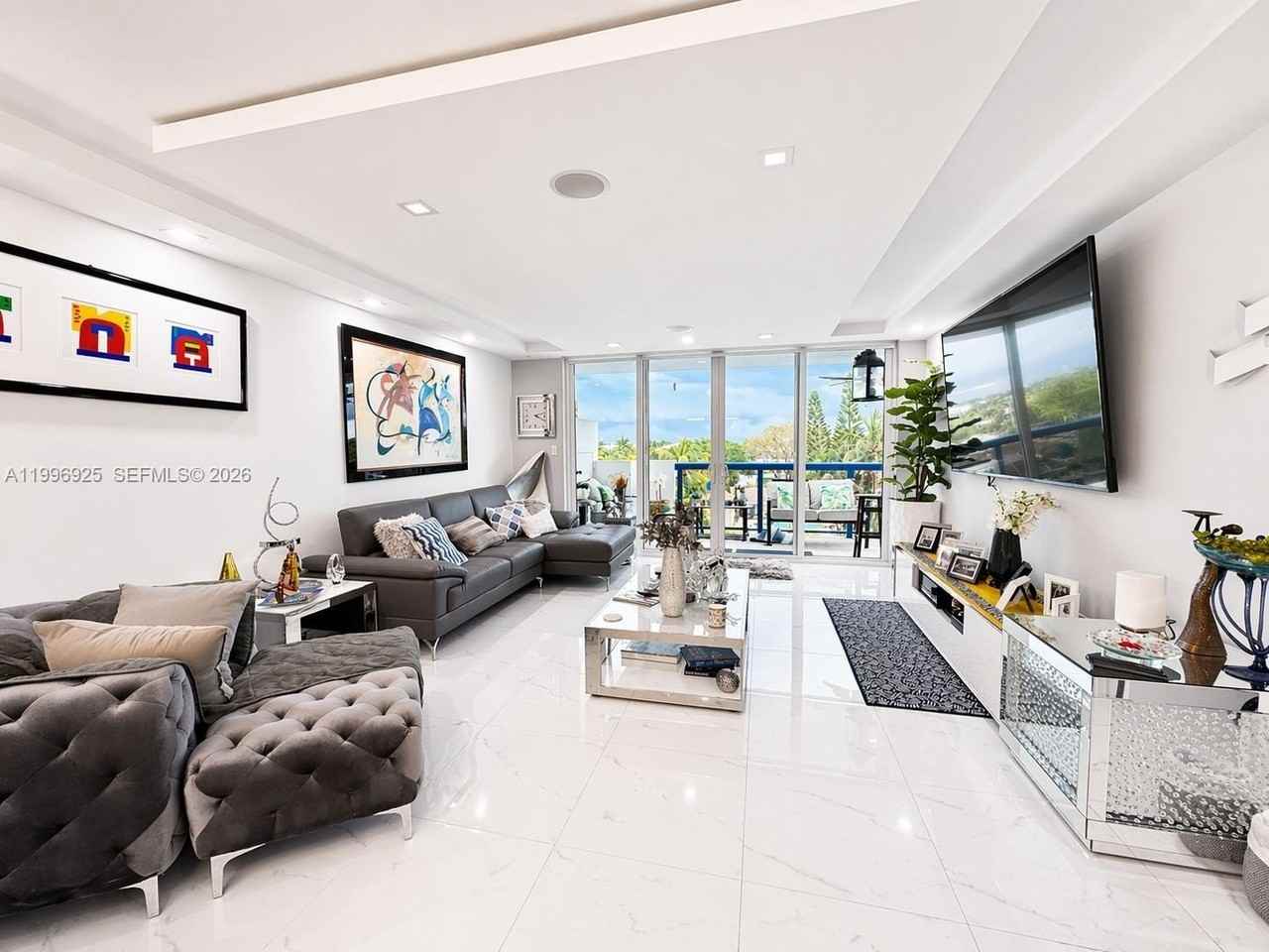 2370 Ne 135th St #405 - Photo 6 of 50