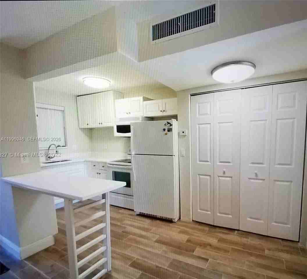 12500 Ne 5th Ave #309 - Photo 5 of 14