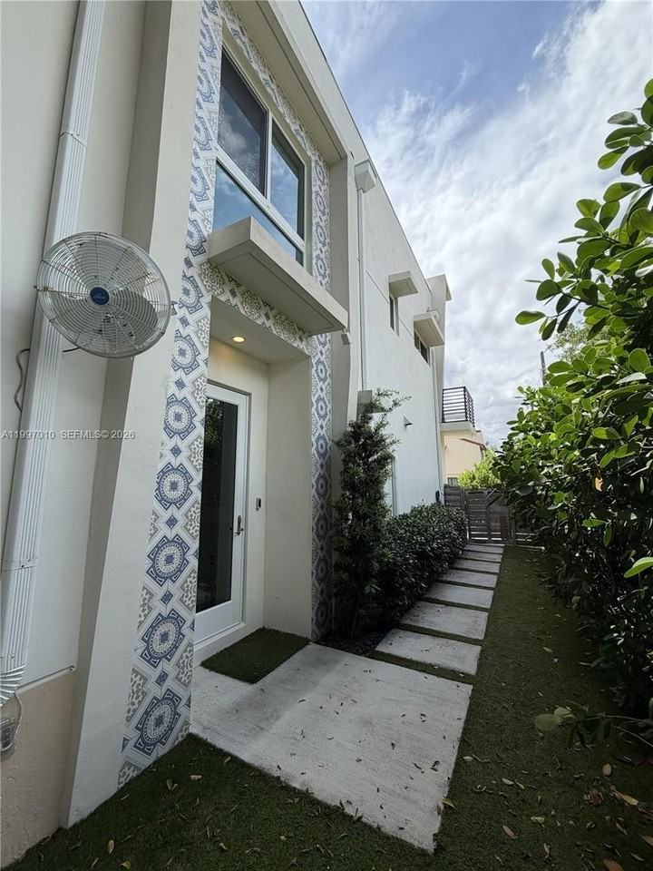 540 Sw 6th Ave #0 - Photo 2 of 31
