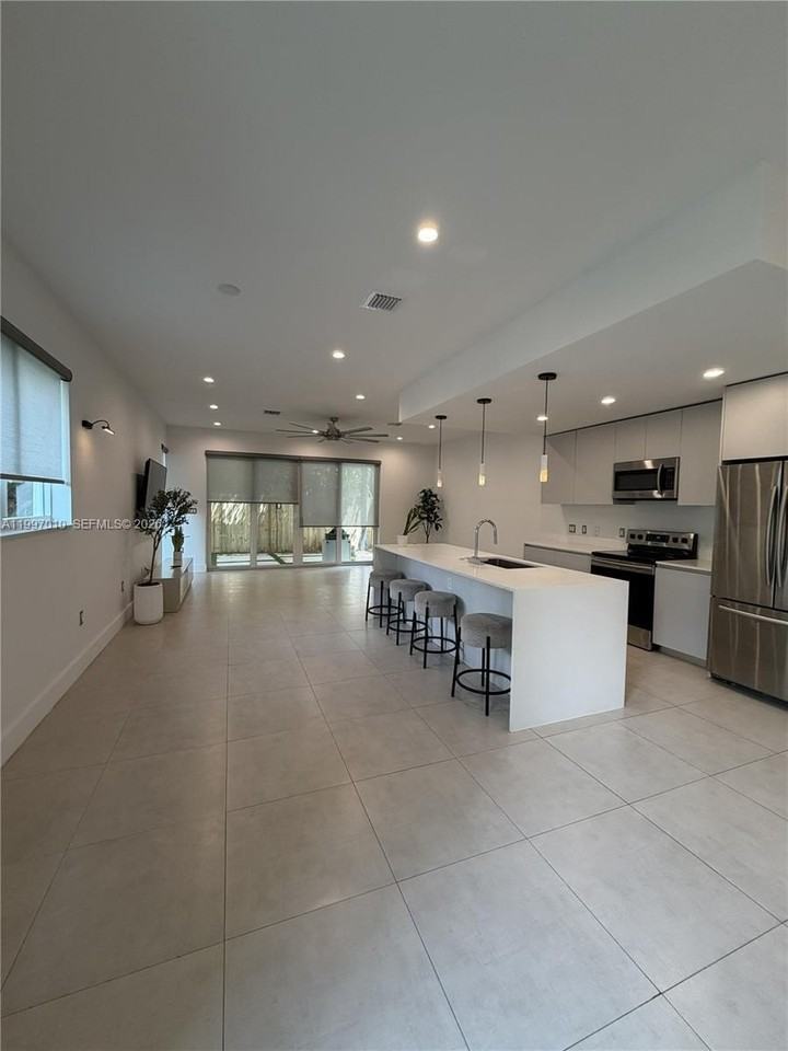 540 Sw 6th Ave #0 - Photo 3 of 31