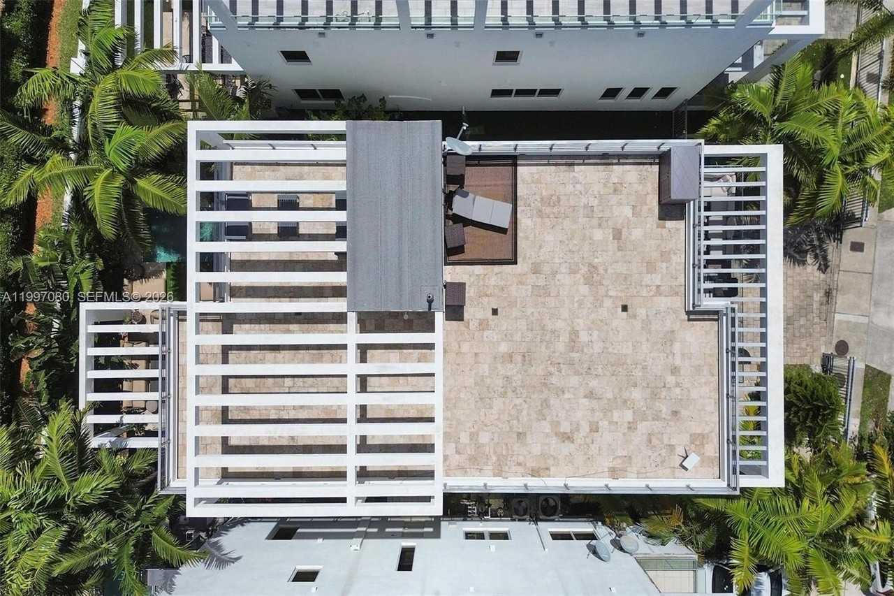 18985 Atlantic Blvd - Photo 5 of 50