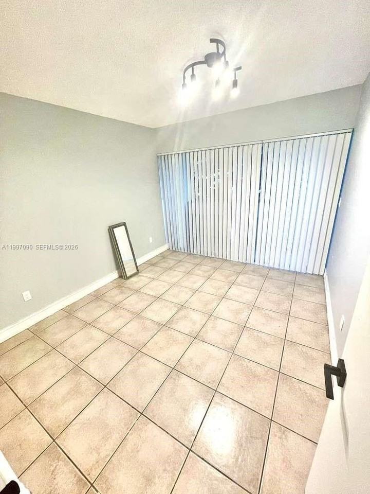 400 Ne 18th Ave #206 - Photo 3 of 11