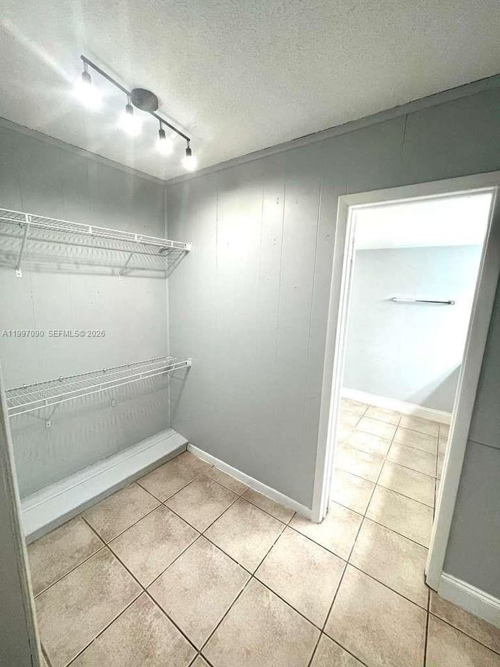 400 Ne 18th Ave #206 - Photo 6 of 11