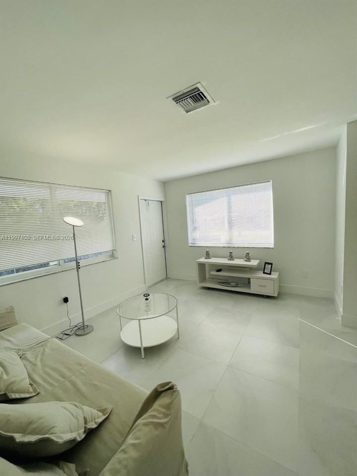 1515 Ne 110th St #1 - Photo 5 of 23
