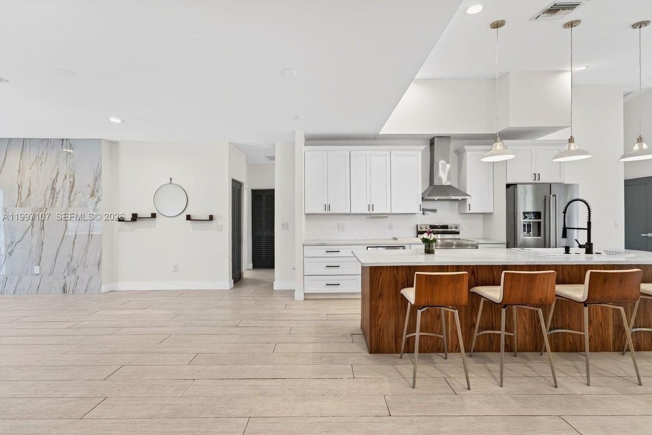 1126 Ne 16th Ct - Photo 6 of 29