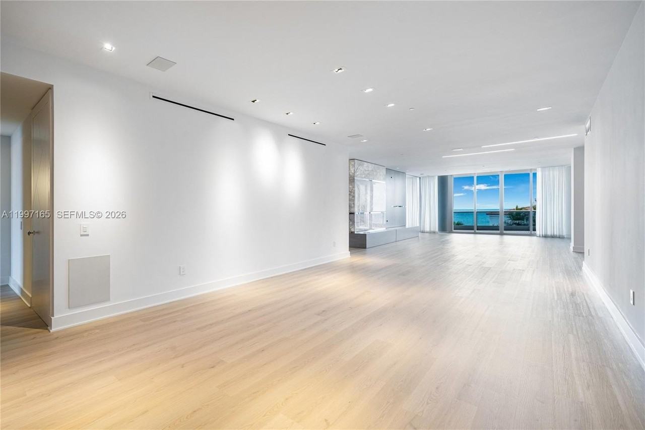 5959 Collins Ave #705 - Photo 6 of 31