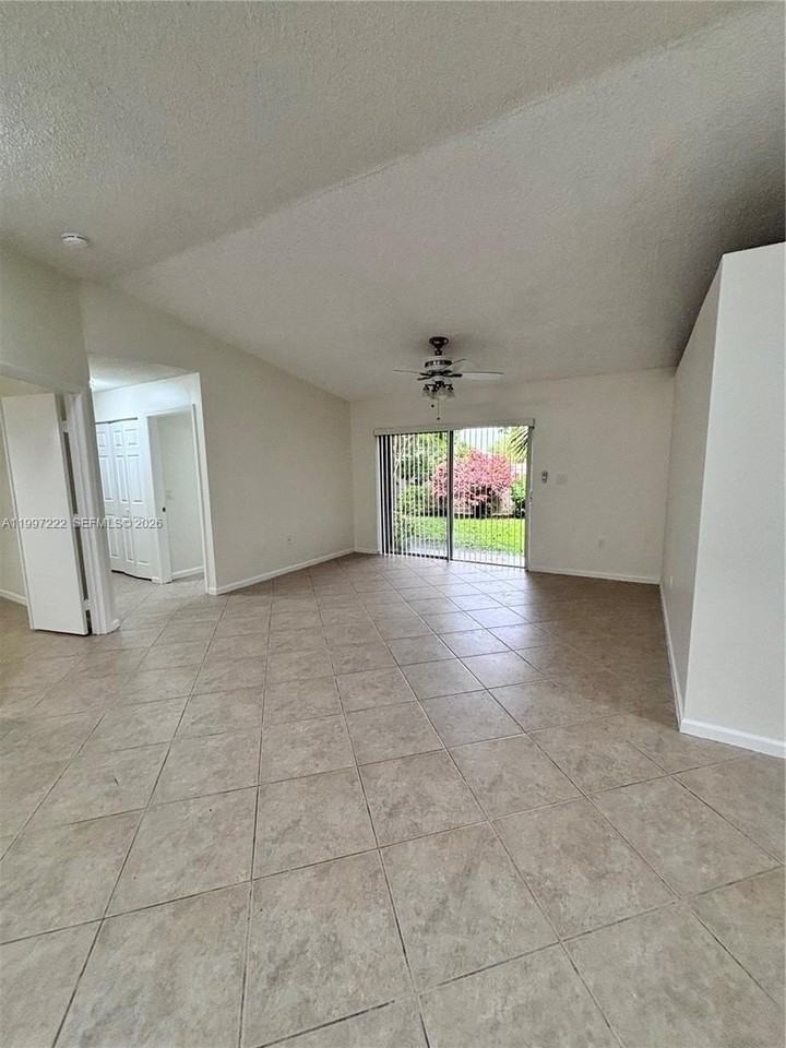 821 W Beckley Sq #821 - Photo 5 of 26