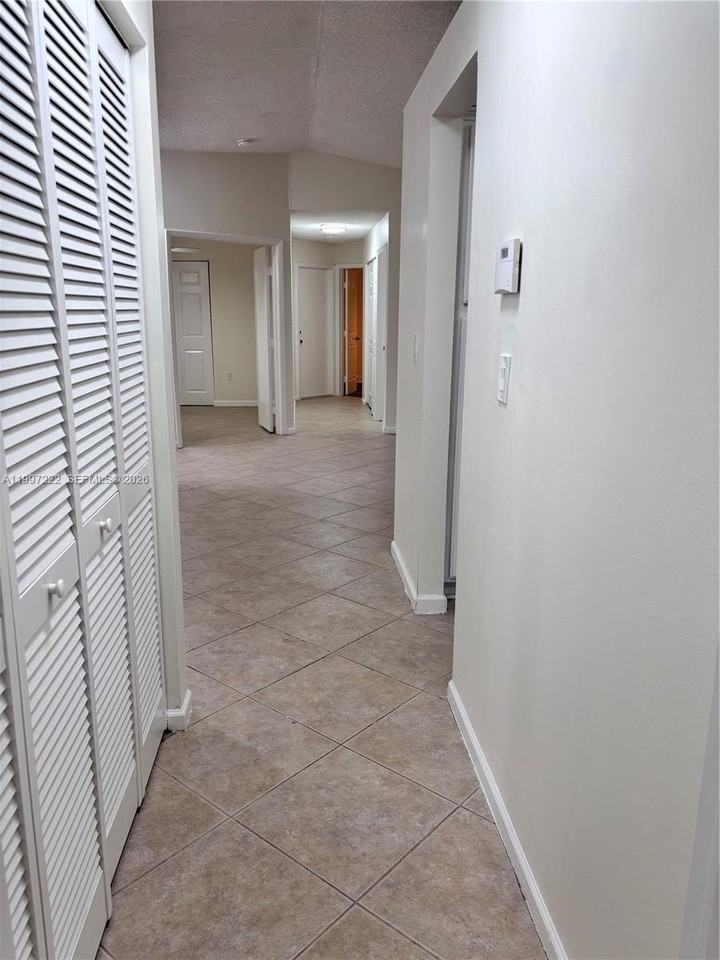 821 W Beckley Sq #821 - Photo 7 of 26