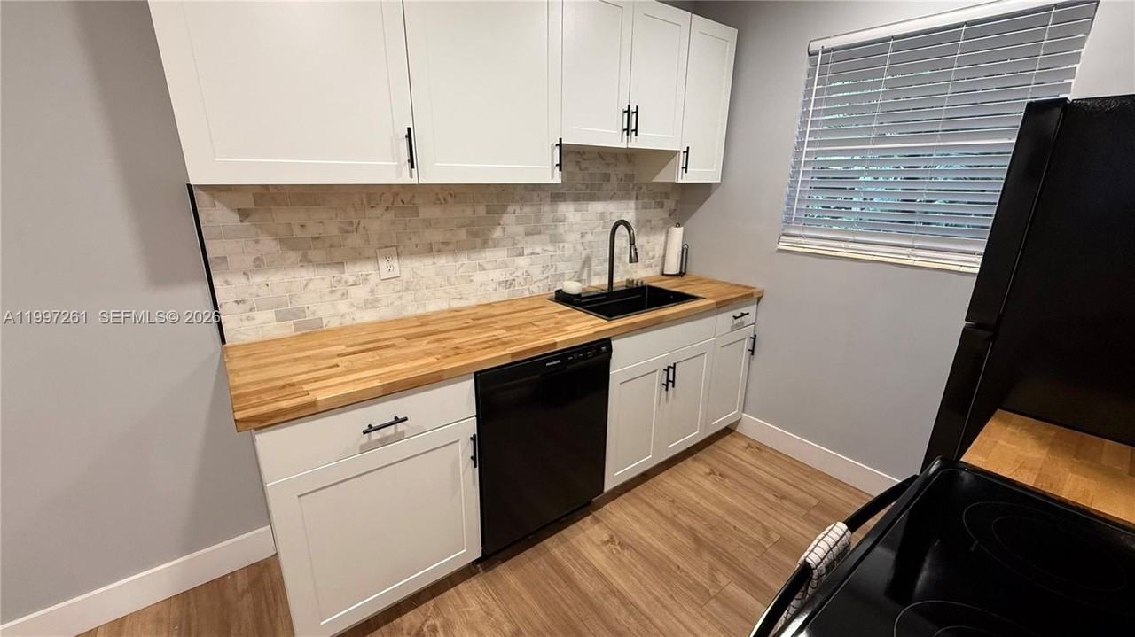 1035 Sw 30th St #1 - Photo 2 of 15