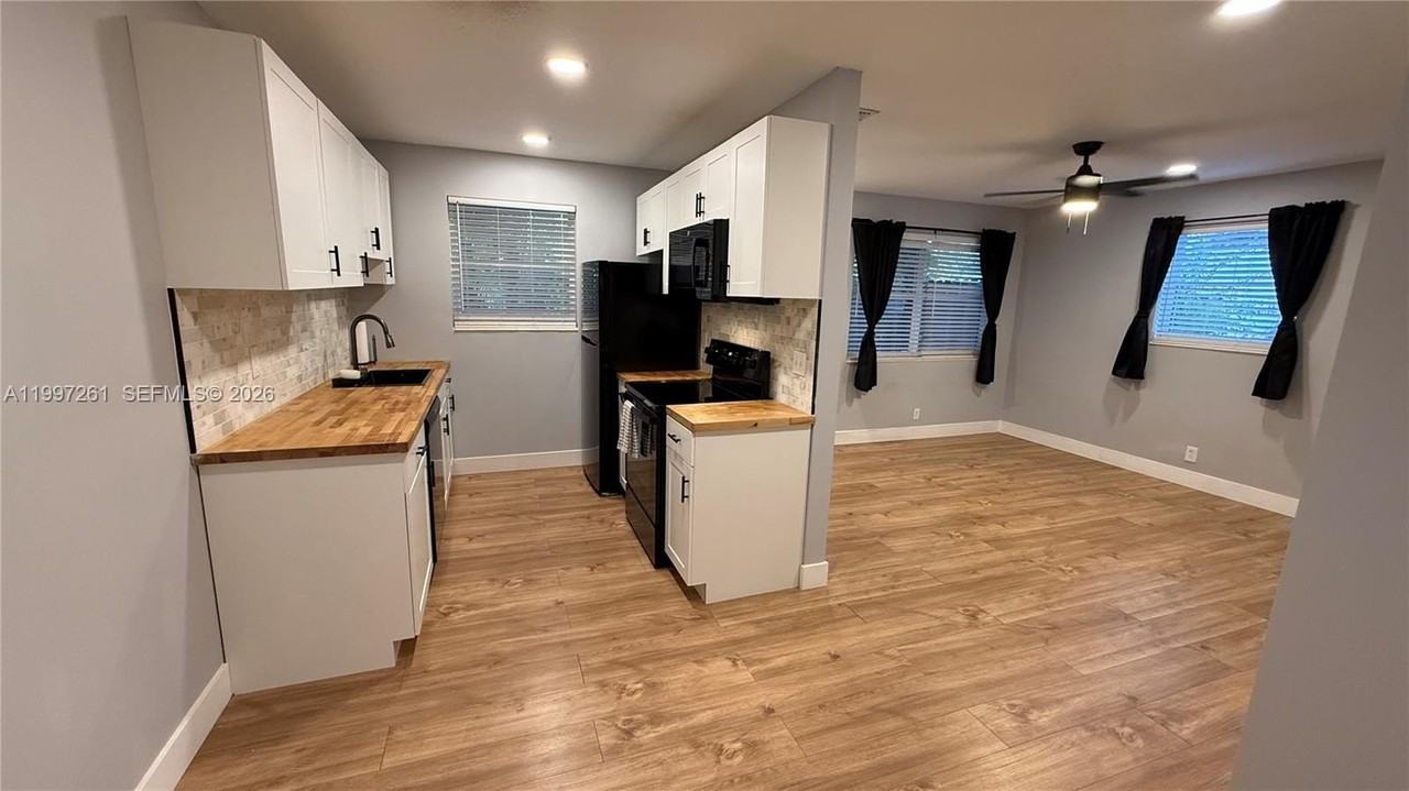 1035 Sw 30th St #1 - Photo 3 of 15