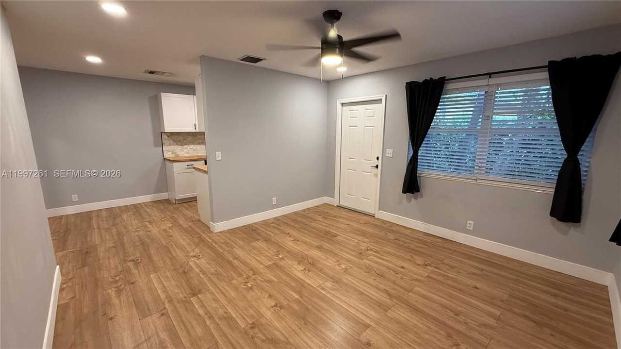 1035 Sw 30th St #1 - Photo 5 of 15