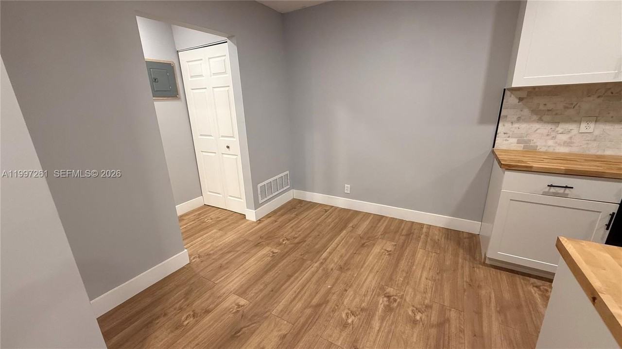 1035 Sw 30th St #1 - Photo 6 of 15