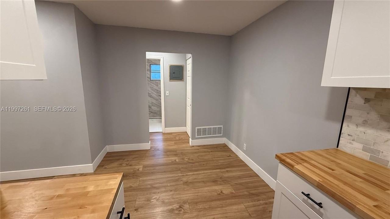 1035 Sw 30th St #1 - Photo 7 of 15