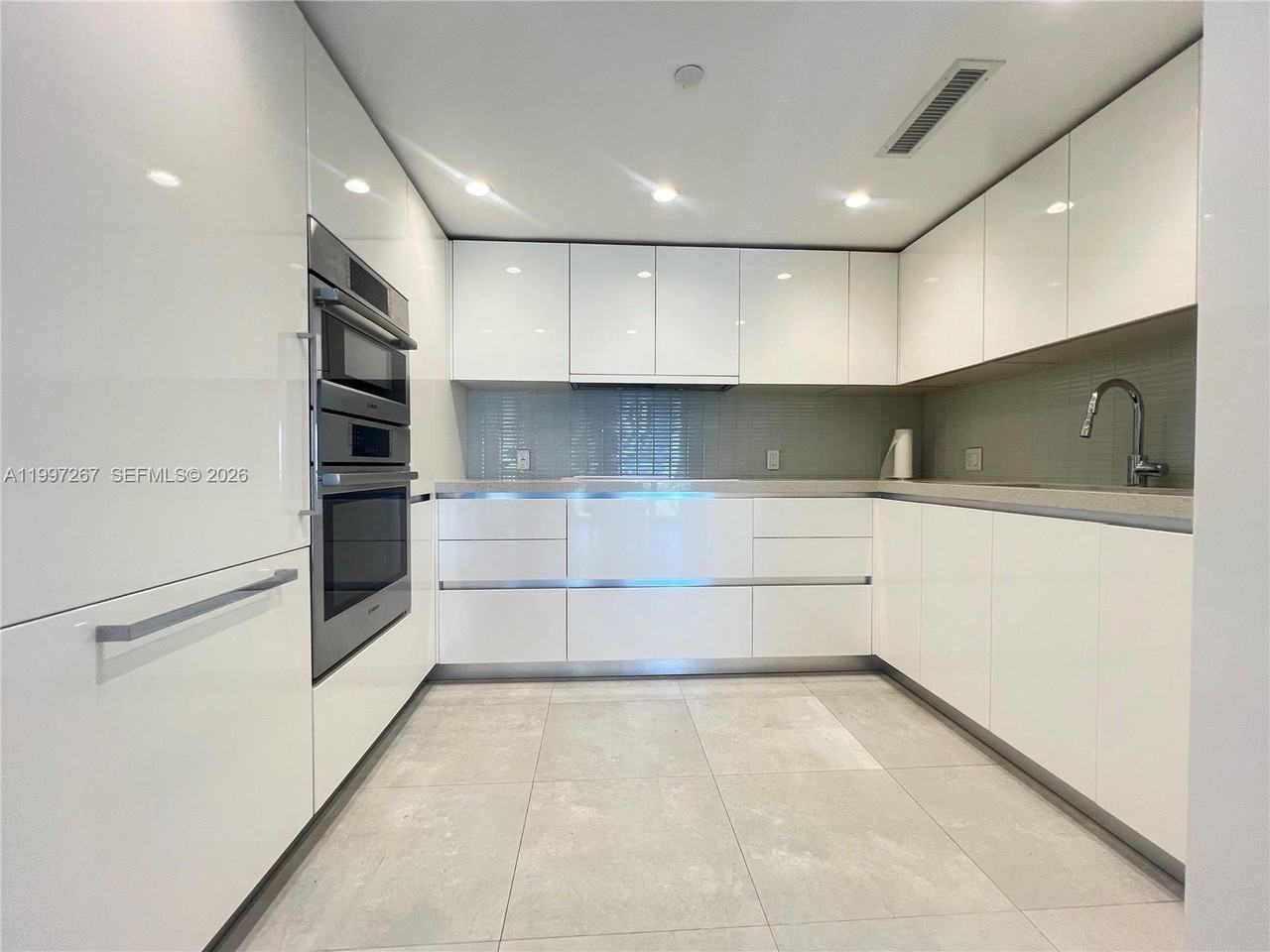 7832 Collins Ave #304 - Photo 6 of 21
