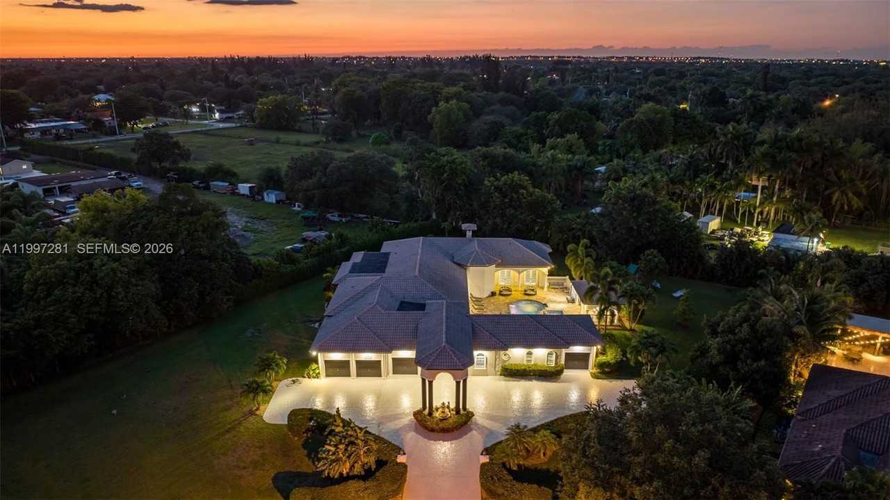 13751 Pine Meadow Ct - Photo 4 of 50