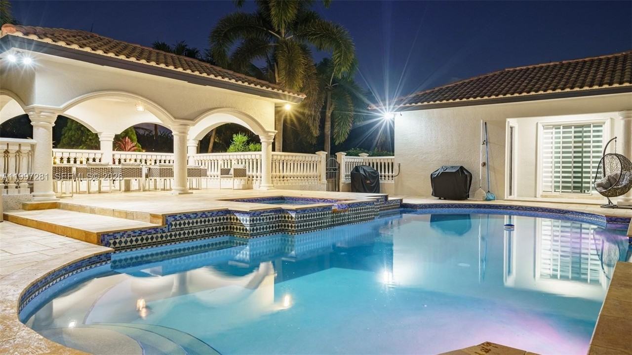 13751 Pine Meadow Ct - Photo 5 of 50