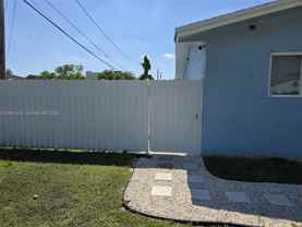 965 Nw 10th St #1 - Photo 1 of 1