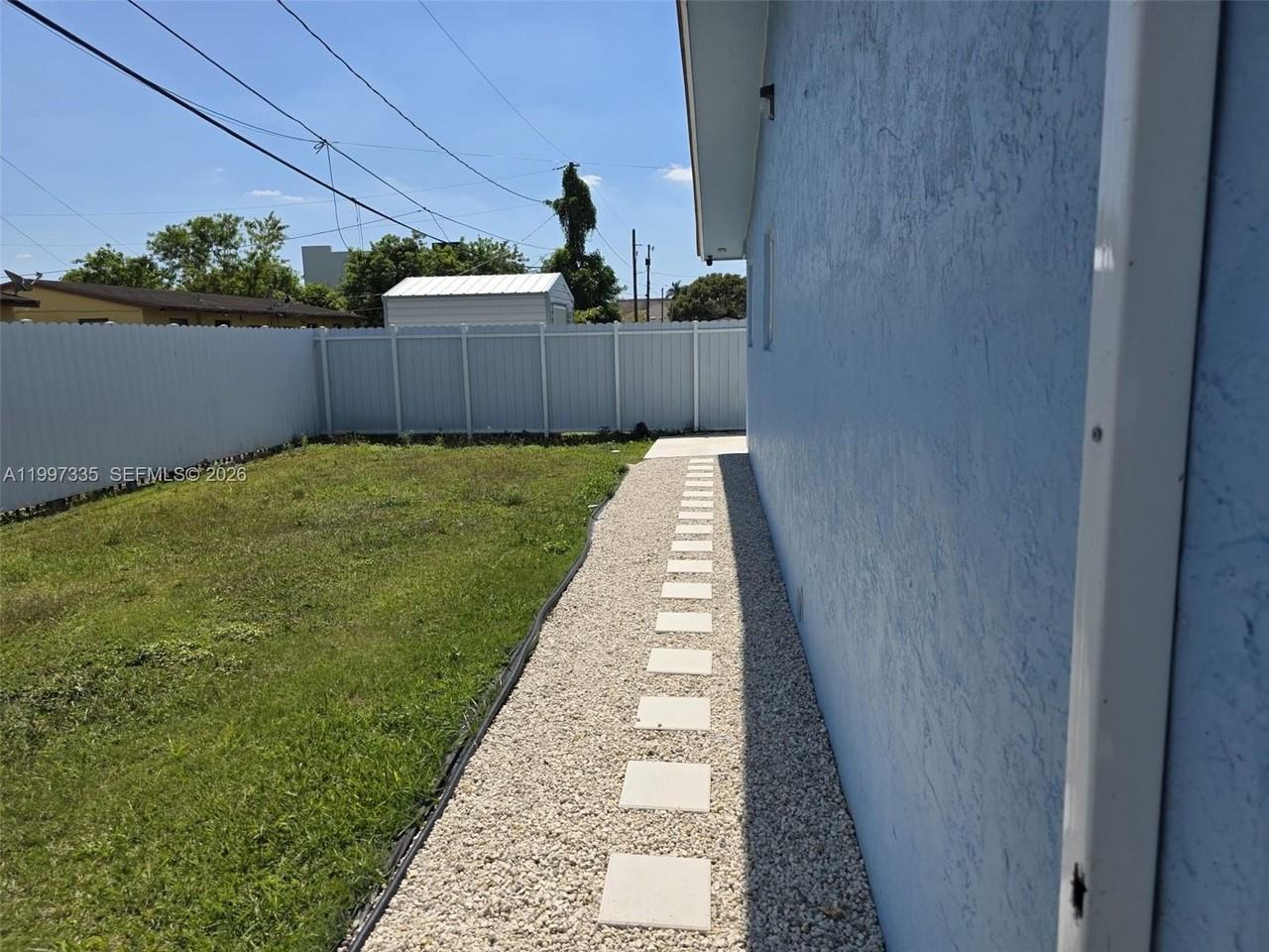 965 Nw 10th St #1 - Photo 2 of 14