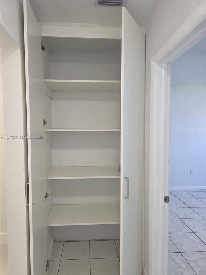 965 Nw 10th St #1 - Photo 6 of 14