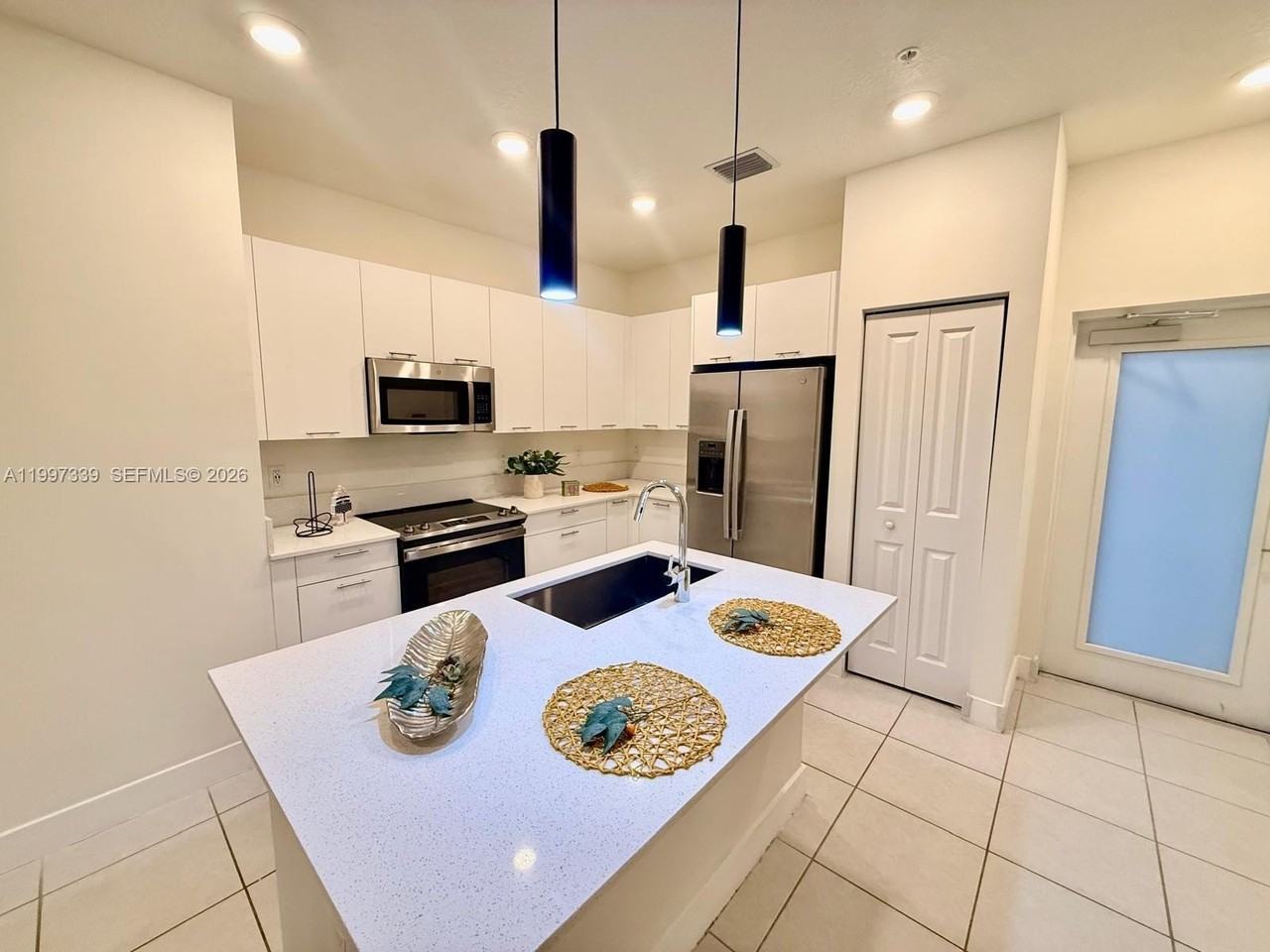 8001 Nw 41st St #F305