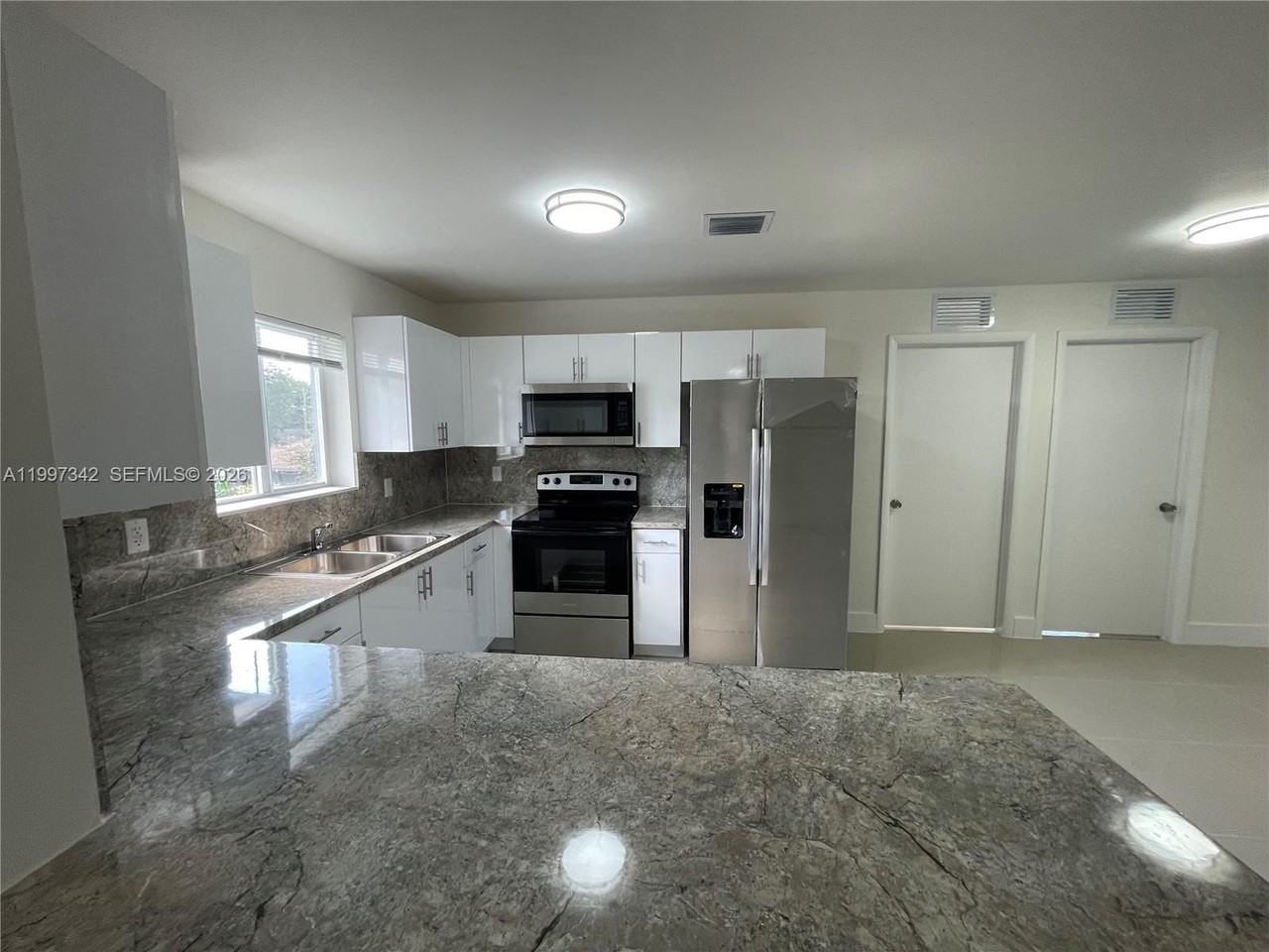 2268 Nw 52nd St #TOP - Photo 4 of 10
