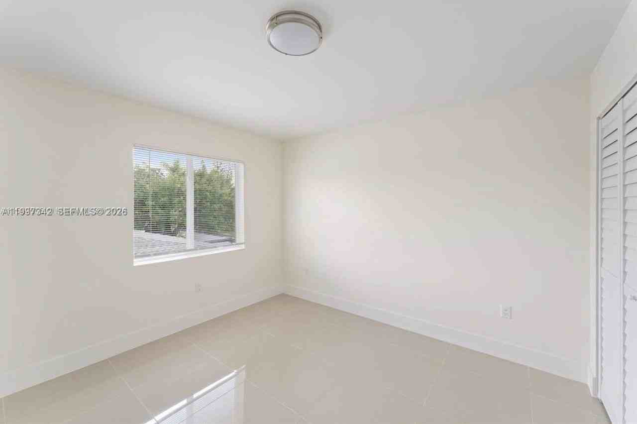 2268 Nw 52nd St #TOP - Photo 7 of 10
