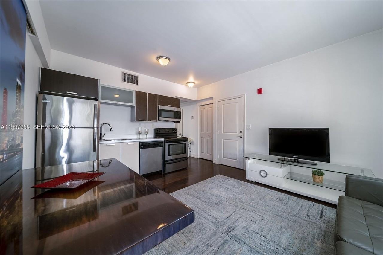 601 11th St #206 - Photo 3 of 14