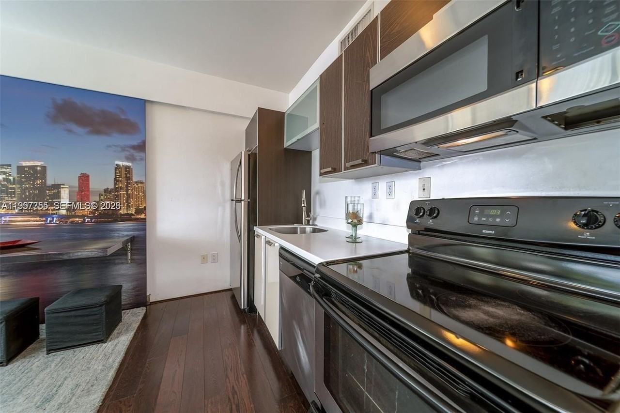 601 11th St #206 - Photo 4 of 14