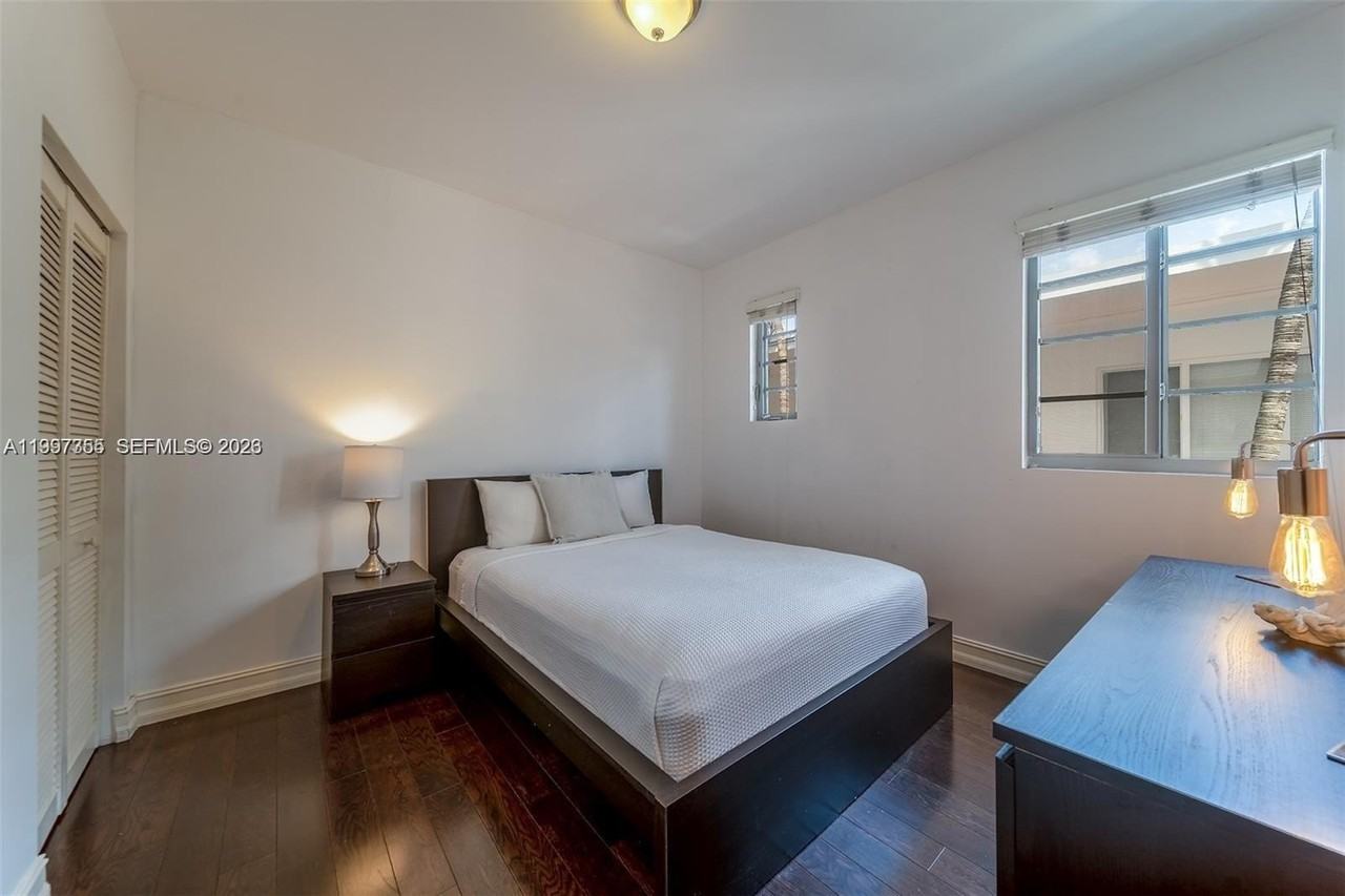 601 11th St #206 - Photo 5 of 14