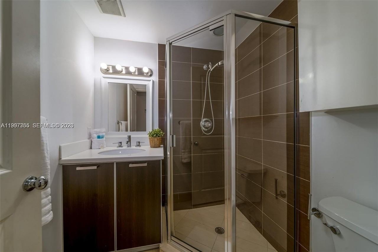 601 11th St #206 - Photo 6 of 14