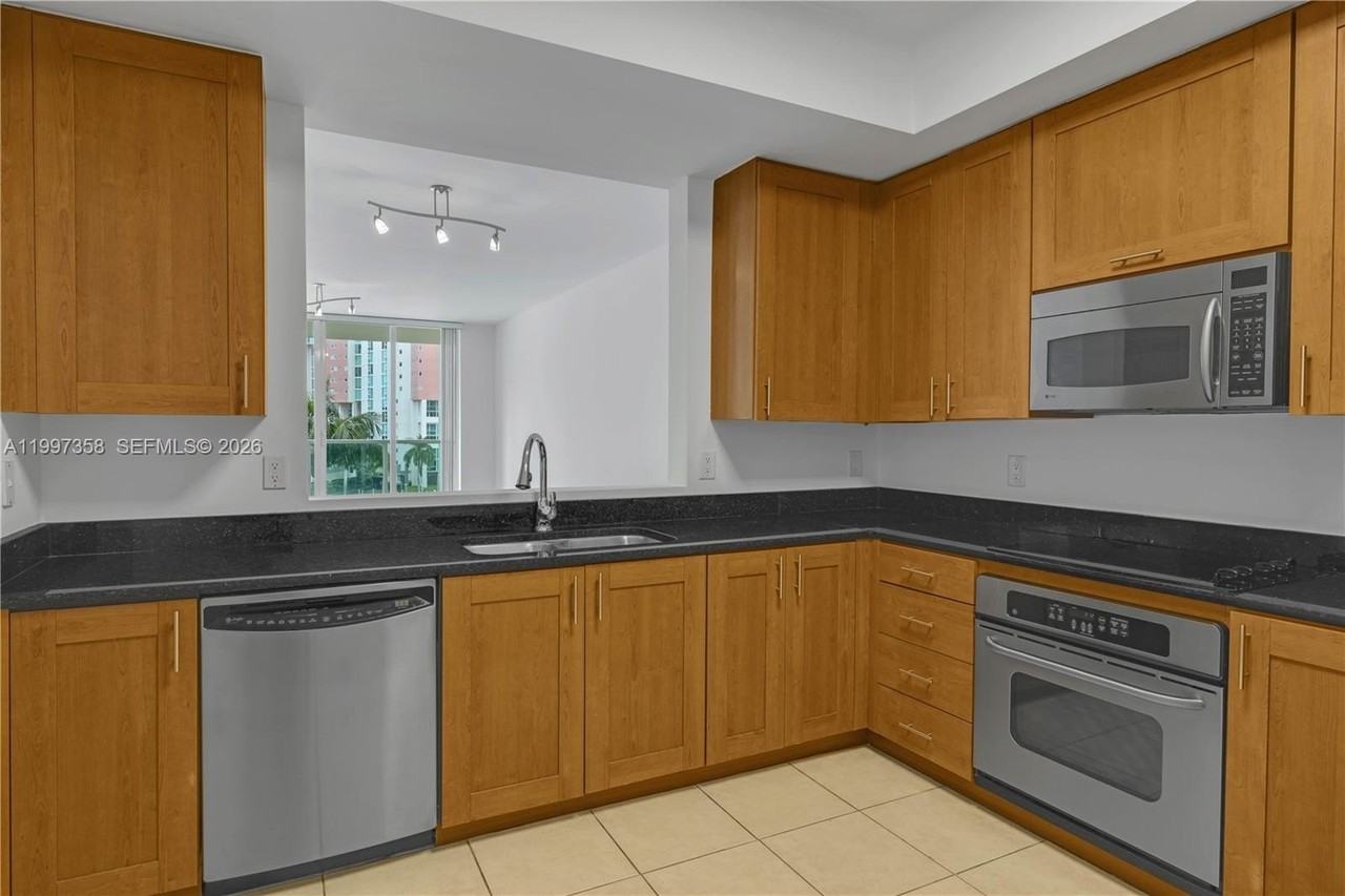 3340 Ne 190th St #503 - Photo 3 of 30