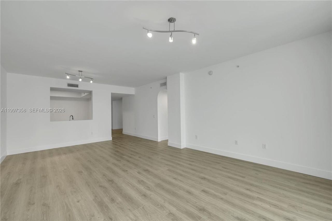 3340 Ne 190th St #503 - Photo 4 of 30