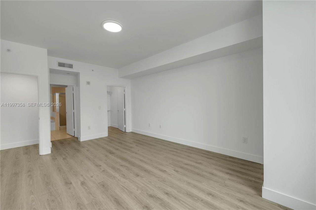 3340 Ne 190th St #503 - Photo 6 of 30