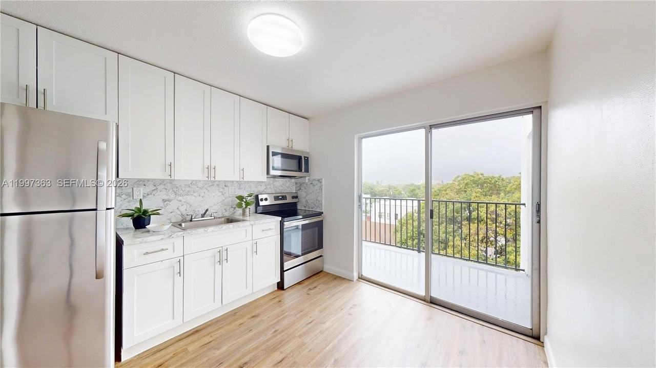 444 Sw 27th Ave #59 - Photo 6 of 19