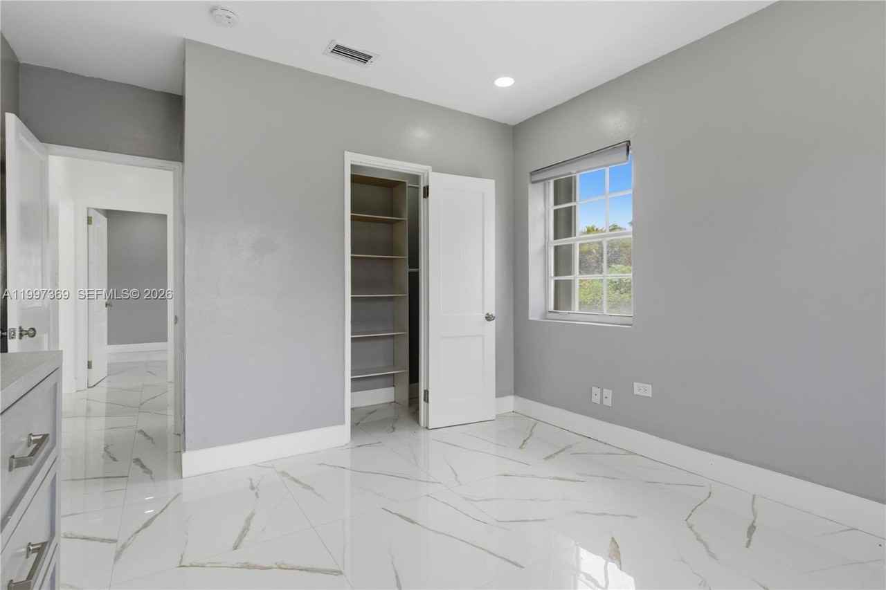 11221 Ne 9th Ave #0 - Photo 6 of 15
