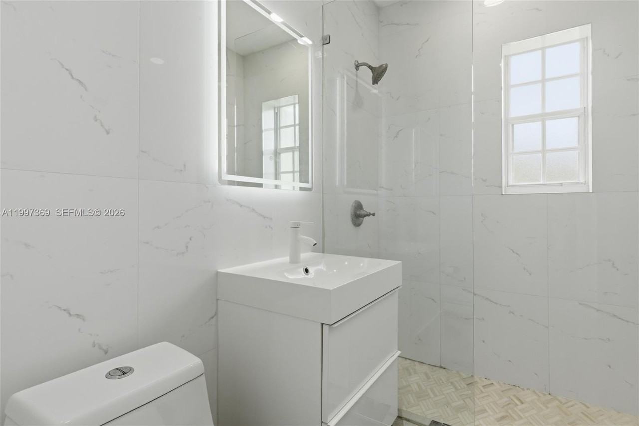 11221 Ne 9th Ave #0 - Photo 7 of 15