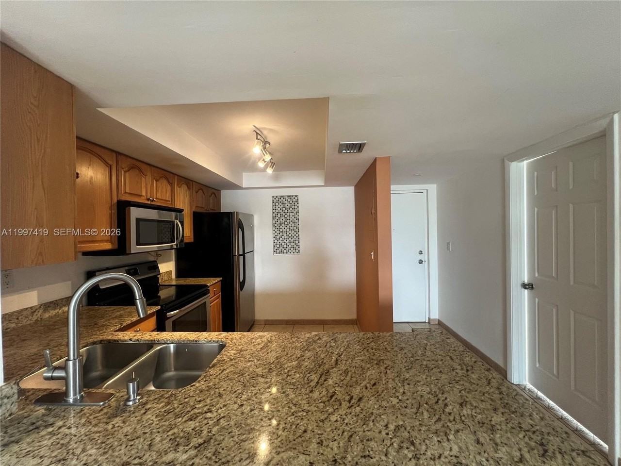 7125 Bay Dr #301 - Photo 2 of 28