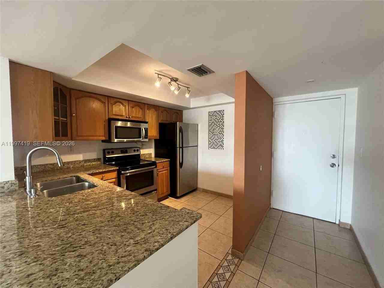 7125 Bay Dr #301 - Photo 5 of 28