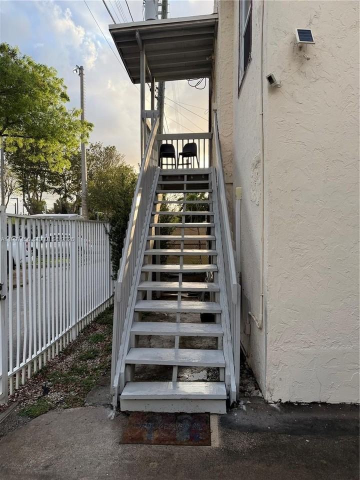 2160 Sw 17th St #2162 - Photo 2 of 28