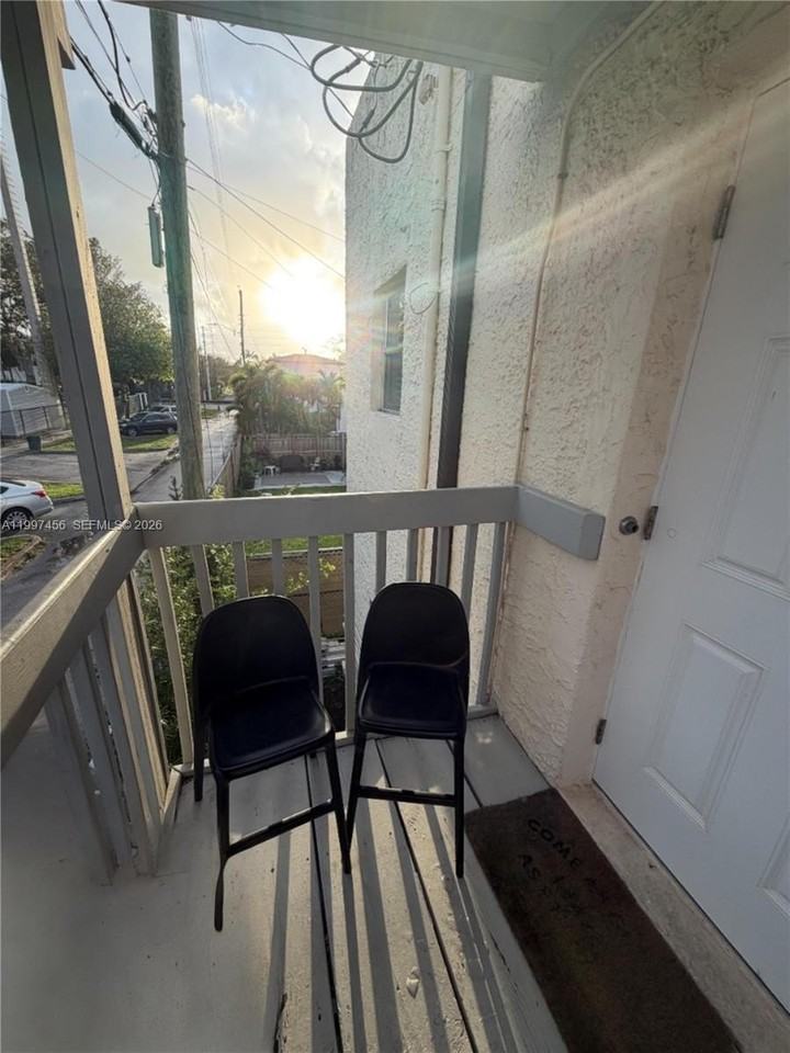 2160 Sw 17th St #2162 - Photo 4 of 28