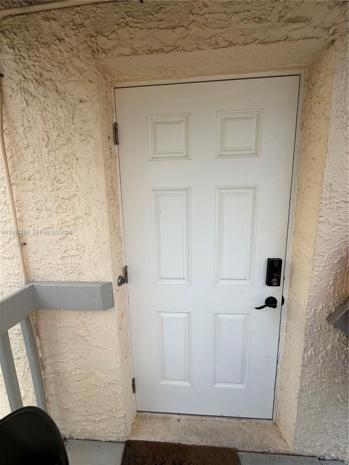 2160 Sw 17th St #2162 - Photo 5 of 28