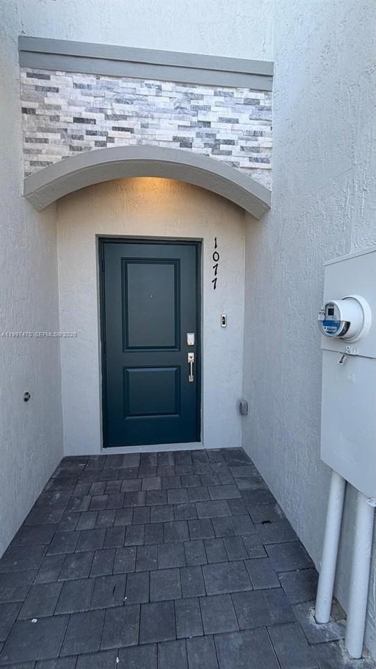 1077 Se 2nd Ter #1077 - Photo 2 of 35