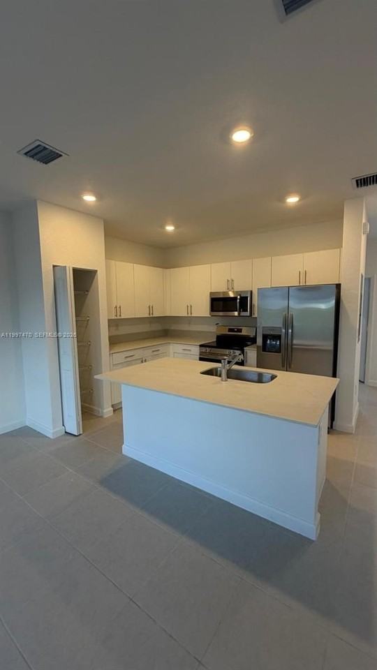 1077 Se 2nd Ter #1077 - Photo 7 of 35