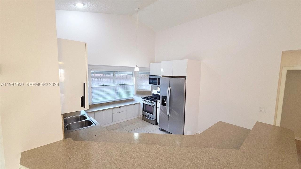 3247 Nw 123rd Ave - Photo 4 of 24