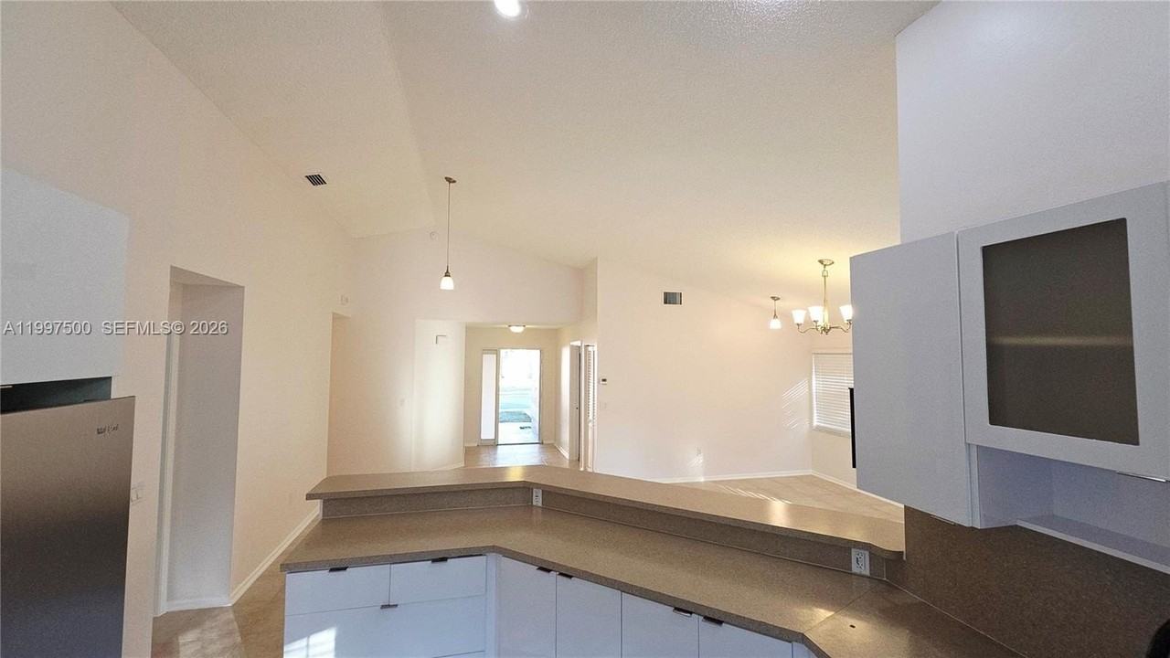 3247 Nw 123rd Ave - Photo 5 of 24