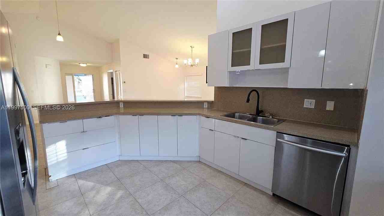 3247 Nw 123rd Ave - Photo 6 of 24